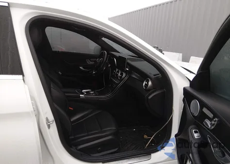 2015 Mercedes-Benz C 300 Sport z USA, uszkodzony, nr VIN 55SWF4JB1FU056988